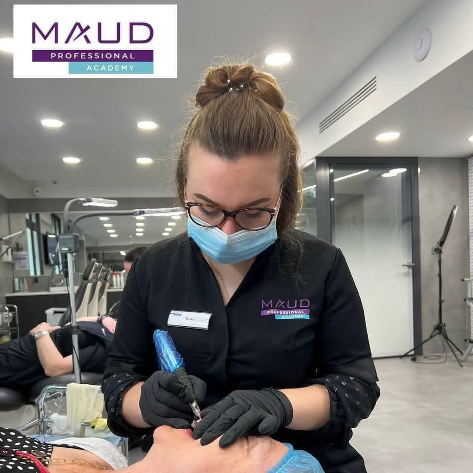 Regard Poudré soutient Octobre Rose avec trois séances de dermopigmentation offertes