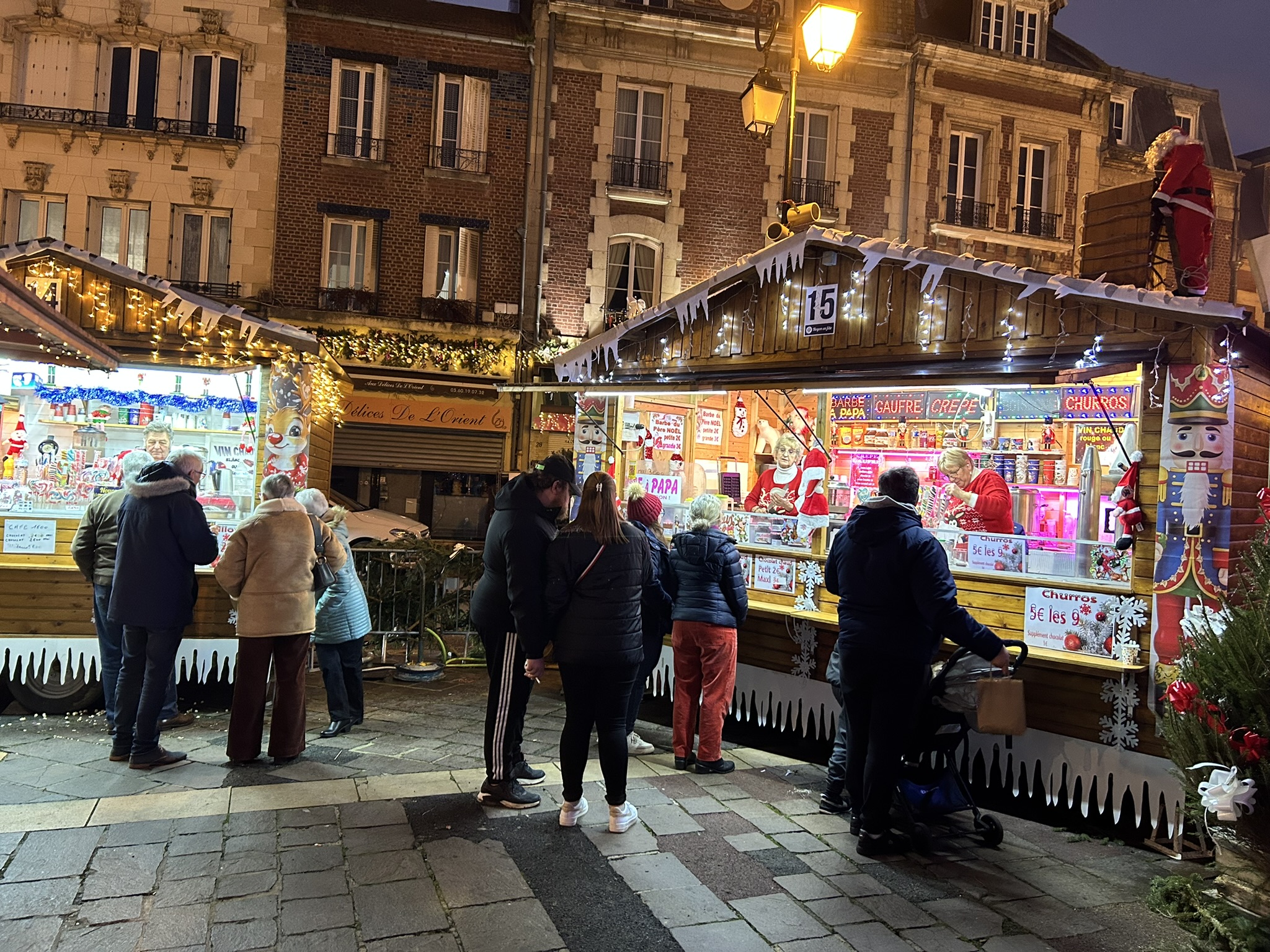 Noyon en fête : un mois de décembre magique entre illuminations, marché de Noël et patinoire