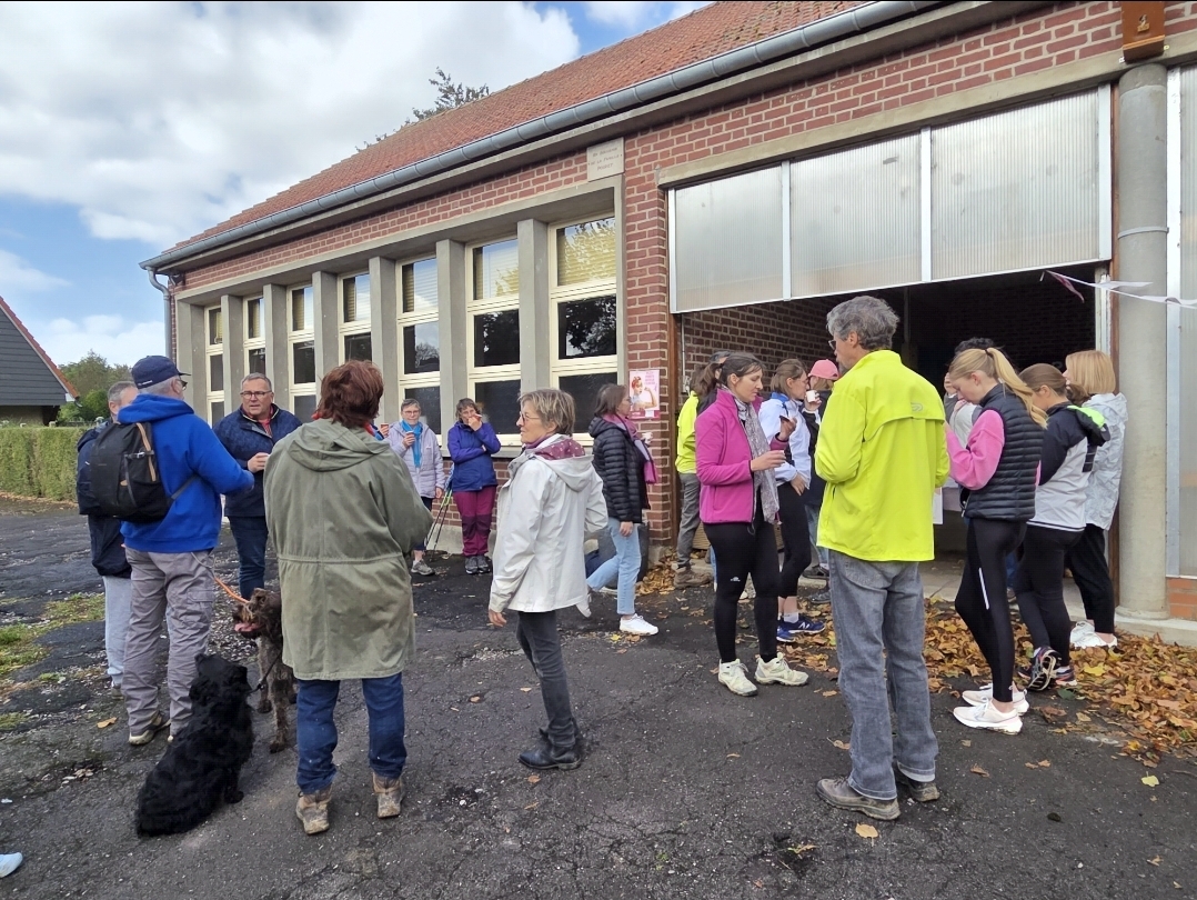 Une marche pour Octobre rose à Fresnoy-au-Val
